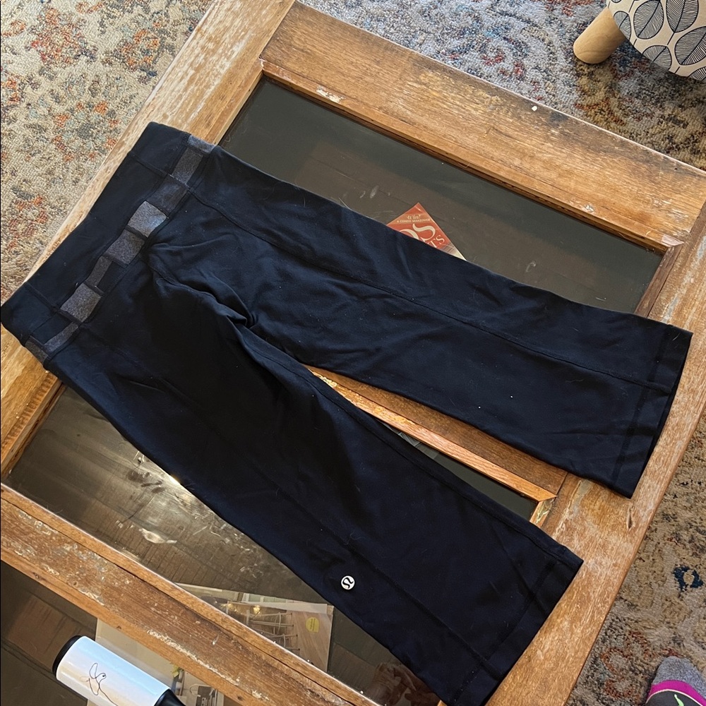 LULU Black Cropped Pants clamdiggers reversible